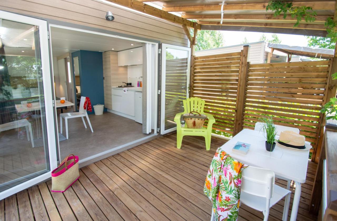 Camping Les Hautes Prairies Lourmarin Exterior photo