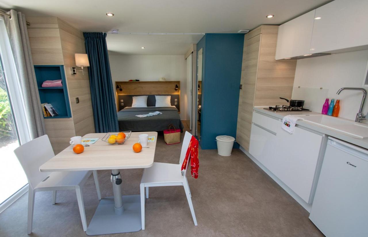 Camping Les Hautes Prairies Lourmarin Exterior photo