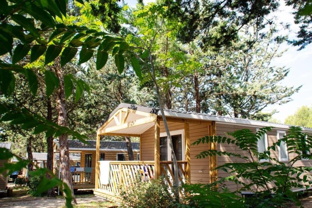 Camping Les Hautes Prairies Lourmarin Exterior photo