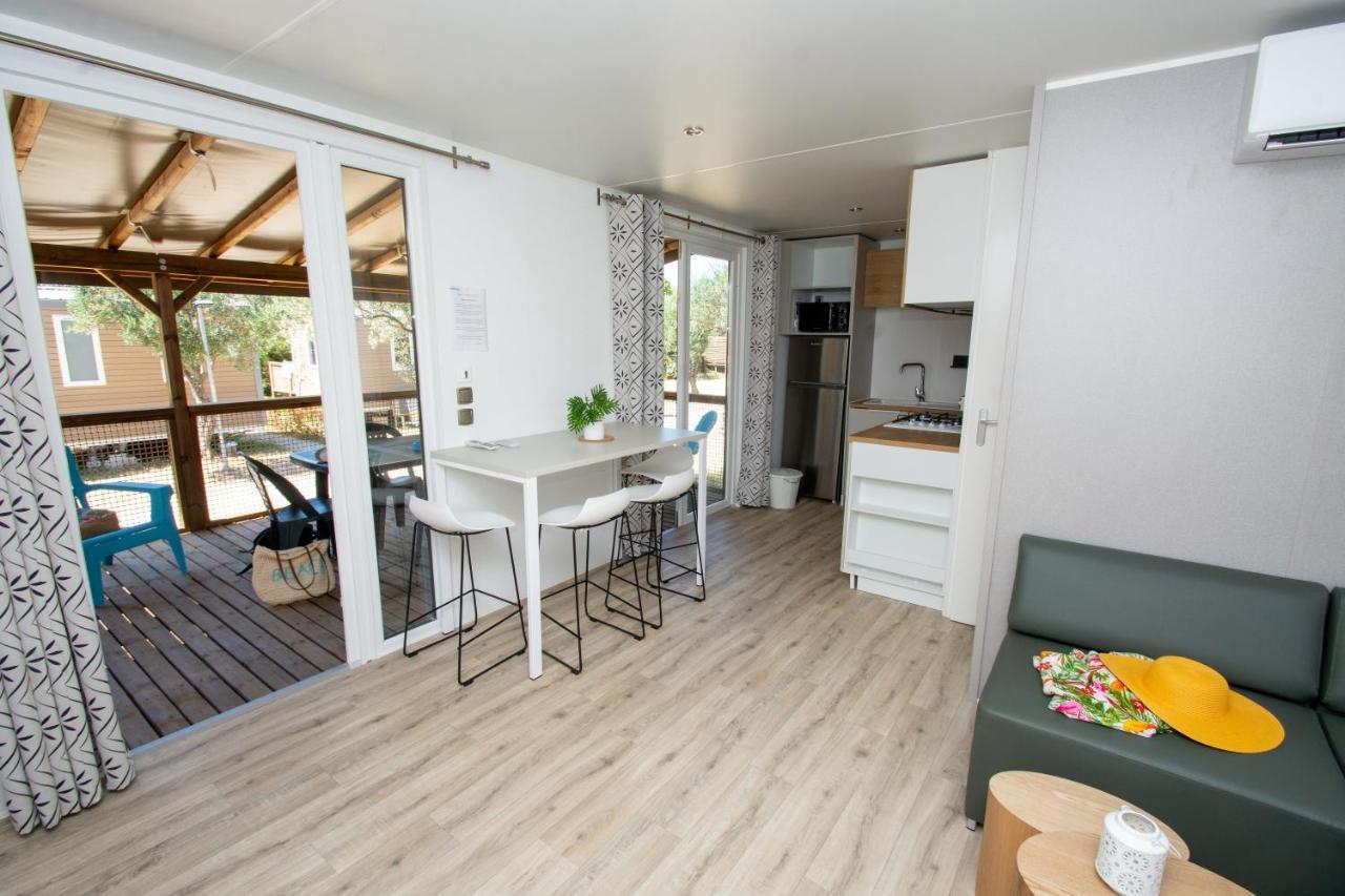 Camping Les Hautes Prairies Lourmarin Exterior photo