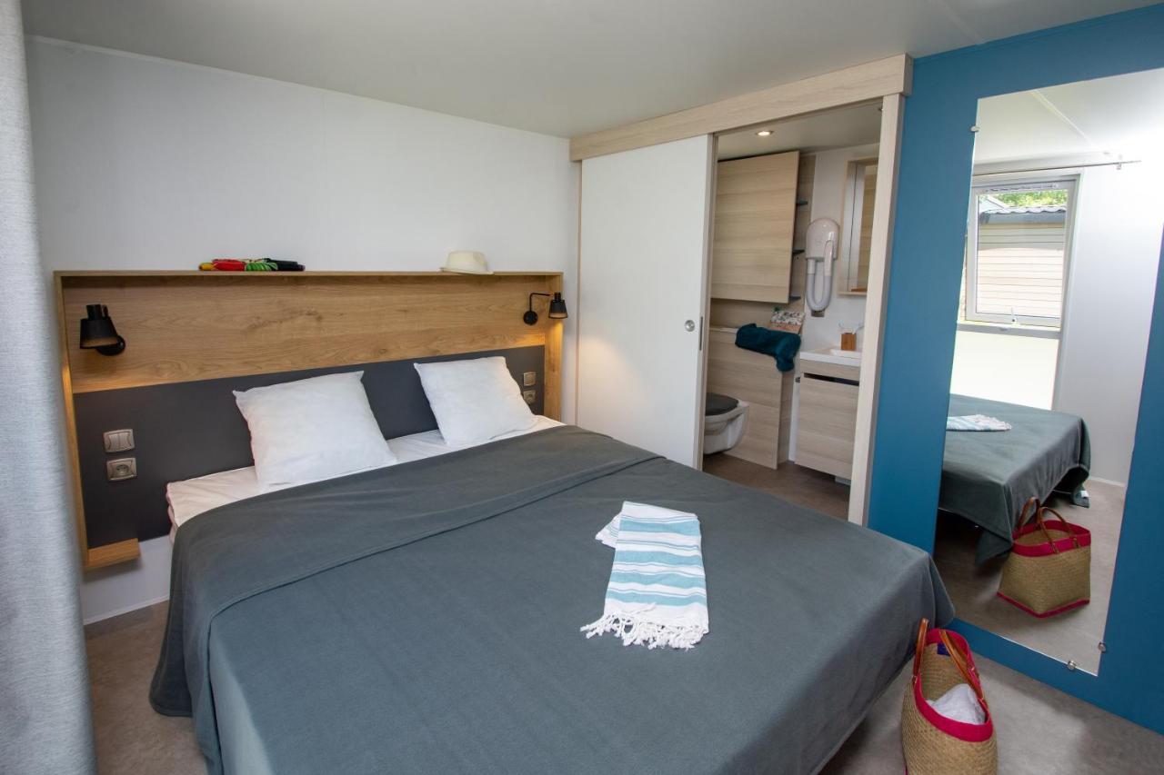 Camping Les Hautes Prairies Lourmarin Exterior photo