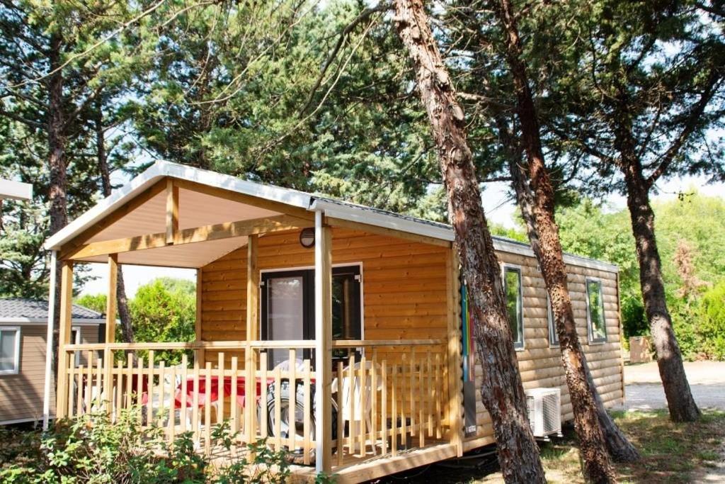 Camping Les Hautes Prairies Lourmarin Exterior photo