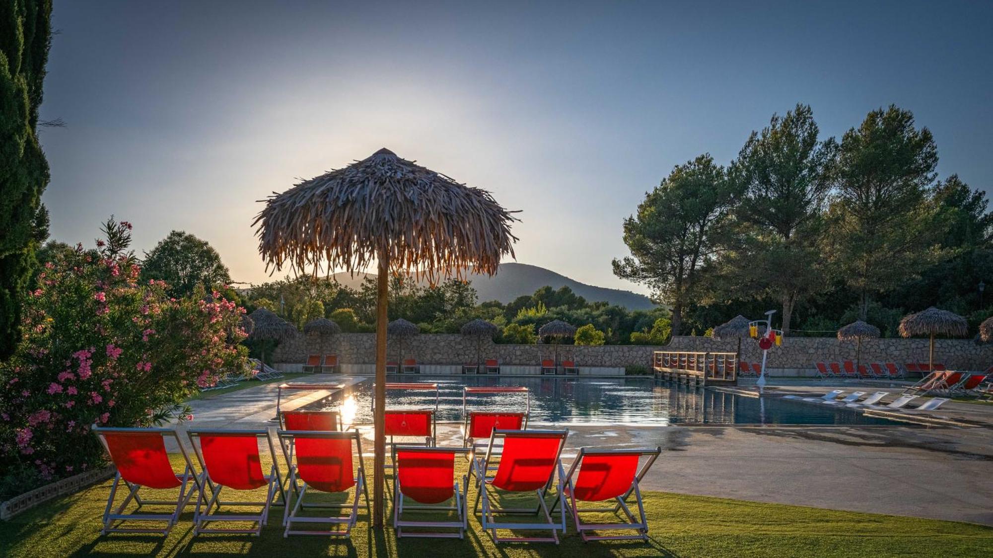 Camping Les Hautes Prairies Lourmarin Exterior photo