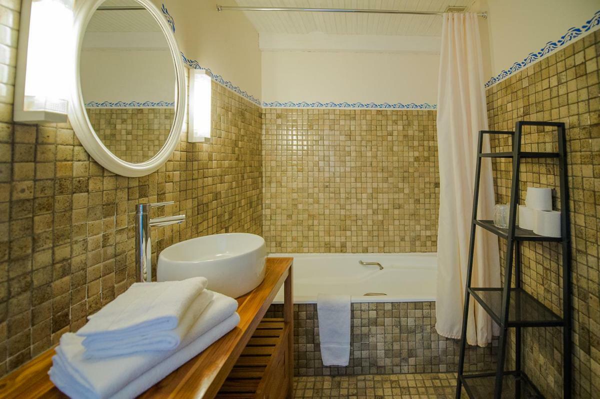 Camping Les Hautes Prairies Lourmarin Exterior photo